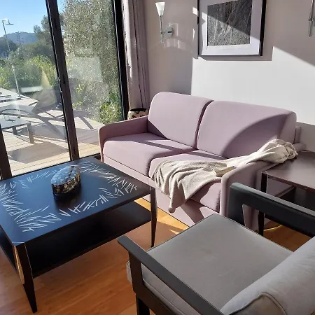 La Terrasse Des Lauriers Sur L'ile Du Levant *